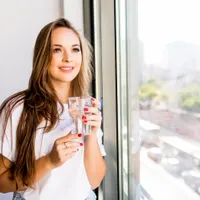 Băutura din două ingrediente, remediul de casă care te ajută la digestie după ce ai mâncat mult - Foto: Freepik / (Imagine cu rol ilustrativ)