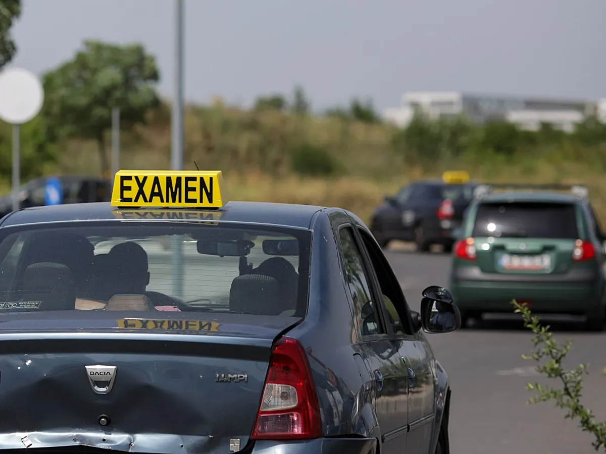 Sala pentru permisul auto va fi susţinută oriunde - Foto: INQUAM PHOTOS / Octav Ganea