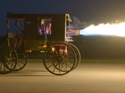 Cea mai rapidă căruță cu roți din lemn din lume atinge 100 km/h. Ce fel de cai folosește - Foto: Facebook/Thunder Buggy