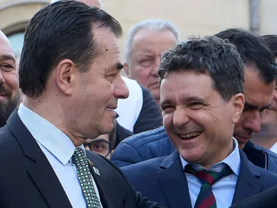Consilierul prezidenţial Ludovic Orban şi cel pe care îl sfătuieşte - Foto: Profimedia Images