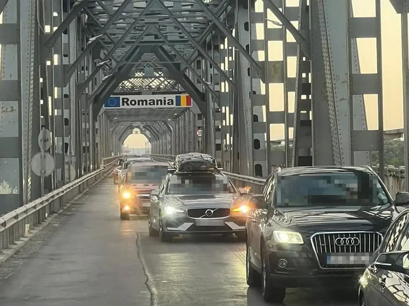 Haine și parfumuri contrafăcute, descoperite de Poliția de Frontieră - ITPF Giurgiu (cu rol ilustrativ)
