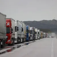 Coloană imensă de camioane - Foto: B1Tv