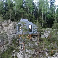 Două refugii montane panoramice au fost amplasate în premieră în România în Parcul Naţional Cheile Bicazului-Hăşmaş - Foto: Salvamont Harghita