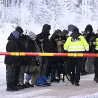 300 de migranți trimiși de Rusia îngheață la granița Finlandei: „E o criză umanitară” țipă rușii - Foto: Profimedia images