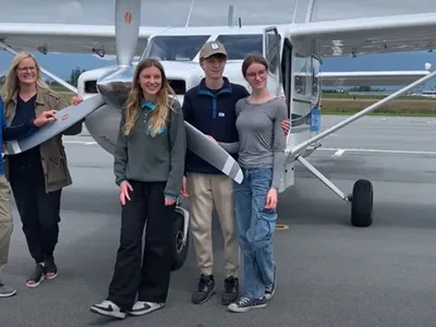 VIDEO Ocolul lumii într-un an. O familie de 5 persoane, în jurul globului, într-un avion minuscul - Foto: captură YouTube