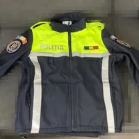 Polițiștii se plâng de calitatea noilor uniforme: „A primat cantitatea”. / Foto: news.ro