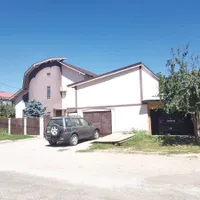 VECINĂTATE. Vila lui Geronimo Brănescu din Fetești este gard în gard cu un pâlc de vile construite de Sorin Paul Stănescu