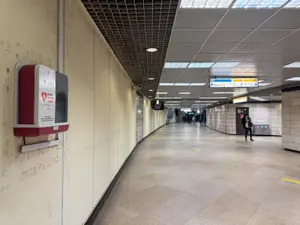 Defibrilatoare automate, inslatale în cele mai tranzitate stații de metrou. Sună singure medicul - Foto: DSU