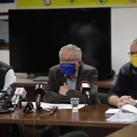 Ion Rădoi (în mijloc) spune că e legal ca directorii Metrorex să fie și membri de sindicat. Foto Inquam Photos/George Călin
