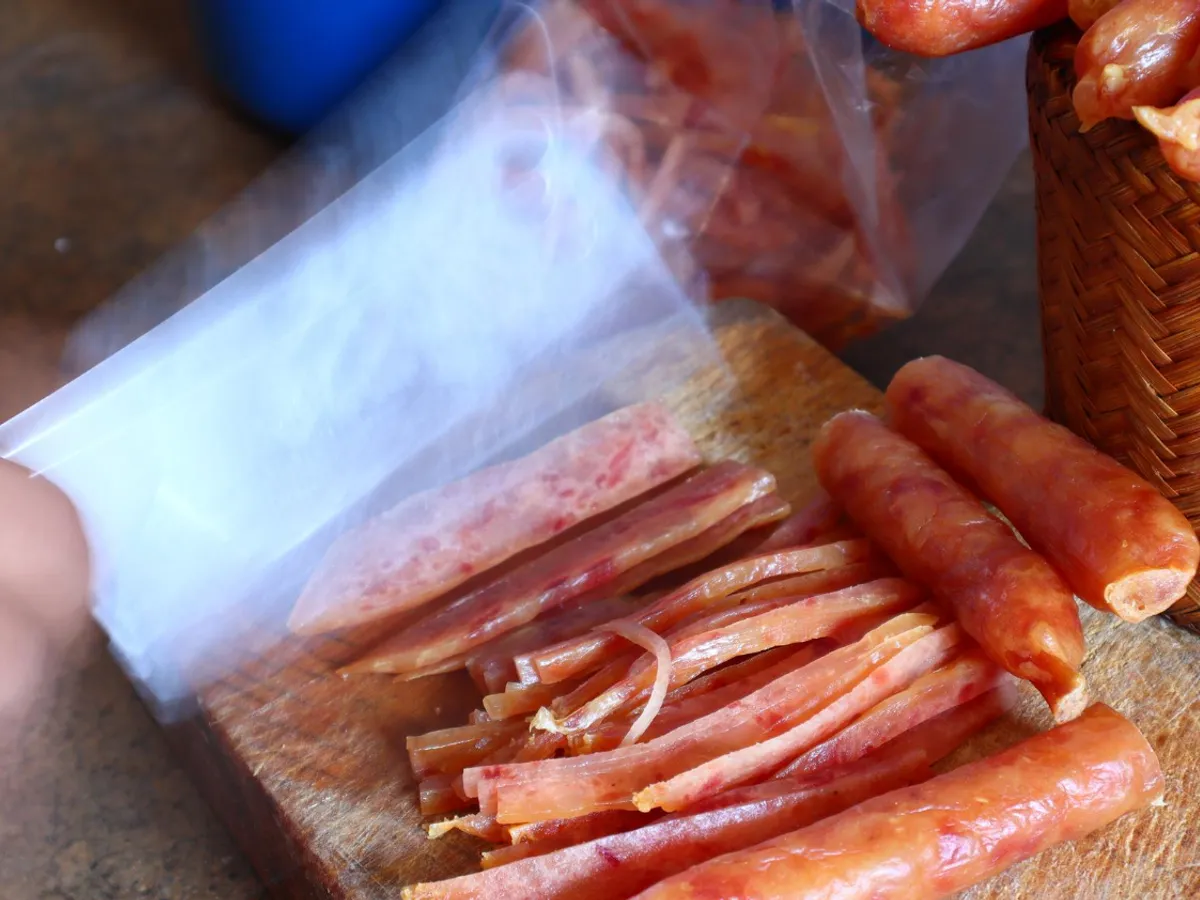 Cârnați - Foto: Freepik (Imagine cu rol ilustrativ)