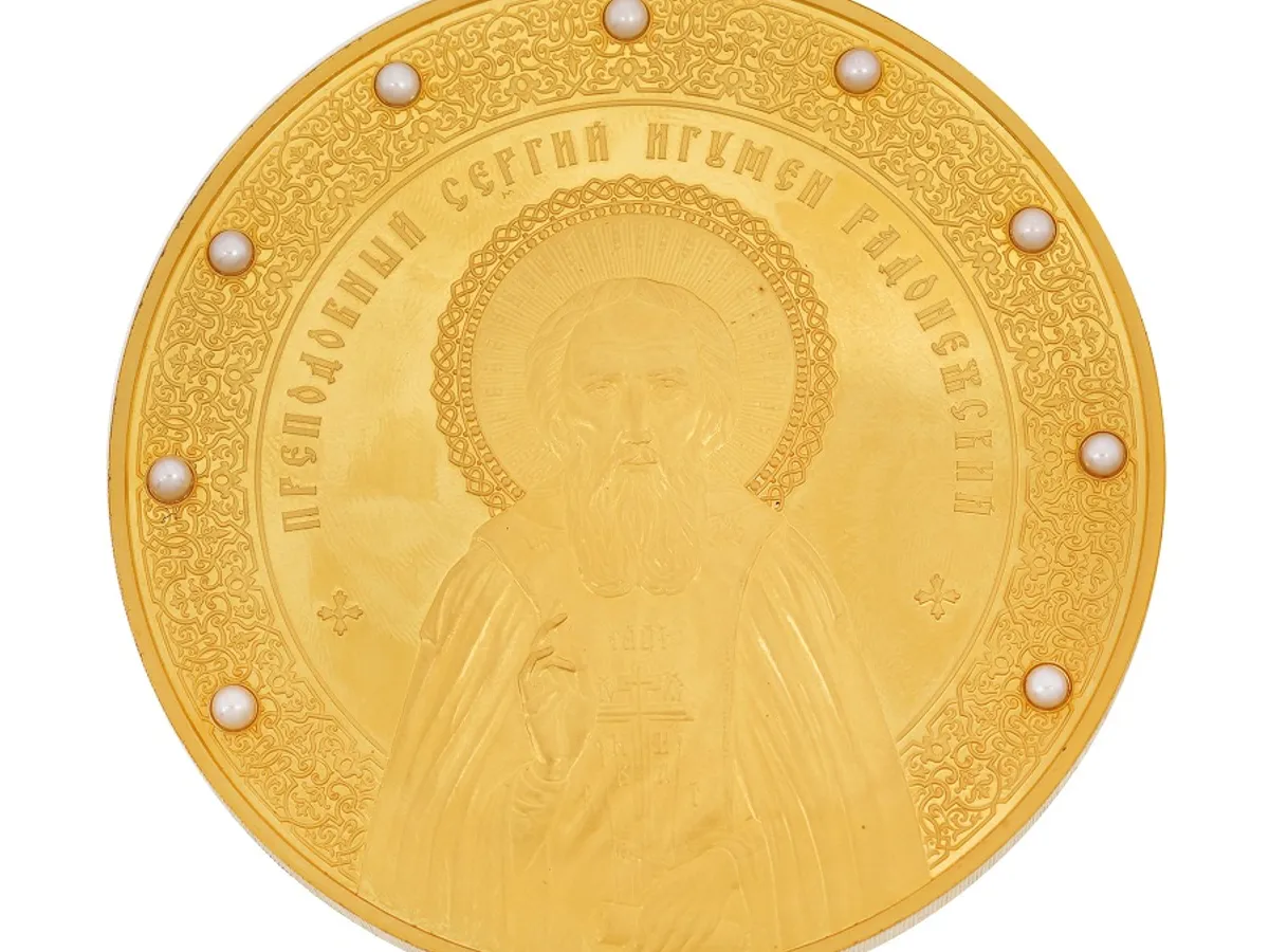Importantă medalie comemorativă, din aur masiv, sculptată în relief cu Sfântul Serghei din Radonezh, reformatorul spiritual al Rusiei medievale