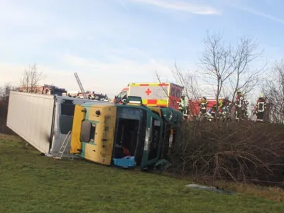 Camionul care a derapat în șanț în Germania - Foto: Wochen Blatt