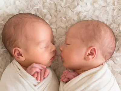 Două fetițe sunt gemene însă sunt născute în zile și ani diferiți. Cum a fost posibil? Ce zice mama? - Foto: Freepik (imagine cu rol ilustrativ)