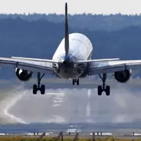 Spaimă pentru 268 de pasageri pe Aeroportul Otopeni. Avionul în care se aflau a lovit 10 balize - Foto: Profimedia / imagine rol ilustrativ
