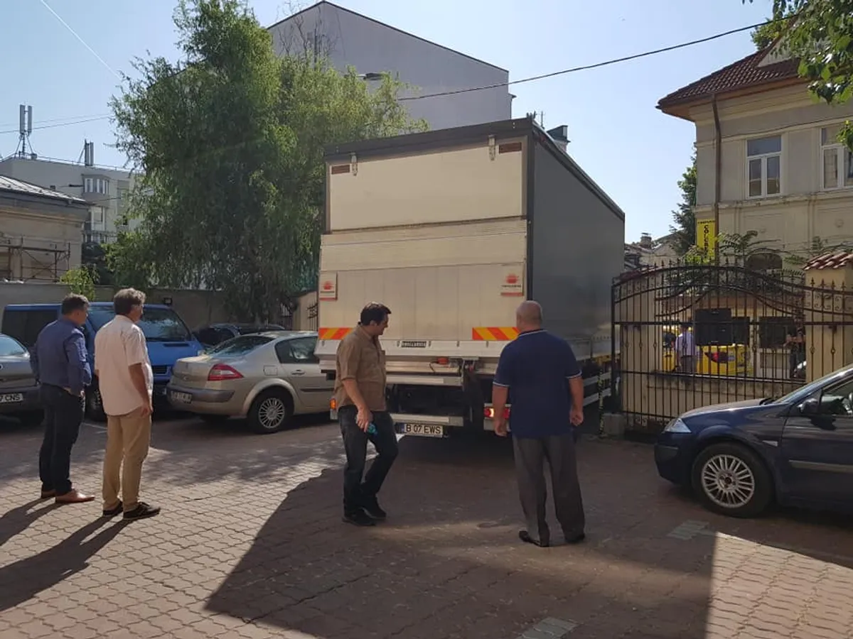 Arhiva predată de SRi către CNSAS. FOTO: Mihai Demetriade/ Facebook