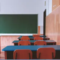 Câte școli cu WC-ul în curte avem? Toți ministrii educației au spus că vom scăpa de această rușine - Foto: Pexels - imagine cu caracter ilustrativ