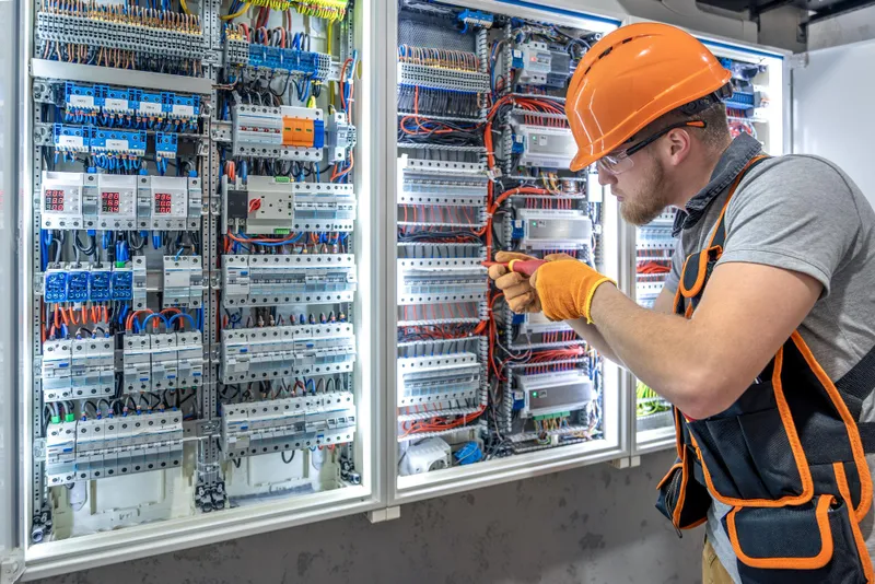 Electrician - Foto: Magnific (rol ilustrativ)
