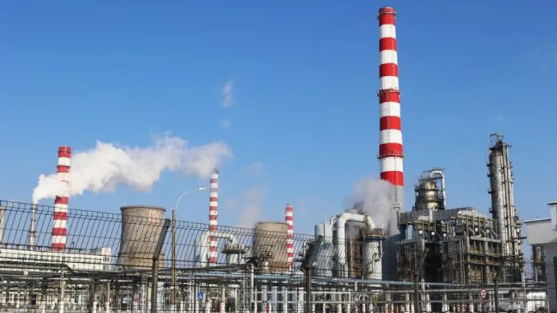 Rafinăria Petrotel Lukoil/FOTO: phon.ro