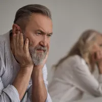 Poprire pe pensie minimă bursă socială și indemnizații? Cum recuperează executorii banii? Foto: Freepik (fotografie cu caracter ilustrativ)