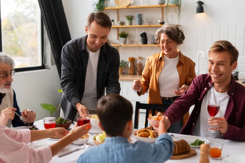 Familie sărbători - Foto: Freepik (Imagine cu rol ilustrativ)