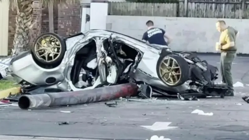 Trei tineri au furat un Maserati, i-au „rupt” accelerația și s-au făcut praf. / Foto: dailymail.co.uk