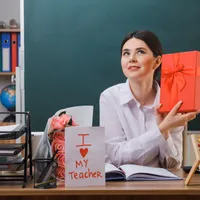 Unii profesori primesc daruri de la părinții elevilor Foto: Freepik.com - rol ilustrativ
