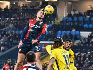 Fotbalistul român Radu Drăguşin a găurit poarta echipei Hellas Verona. Genoa a învins cu 1-0 - Foto: Profimedia Images