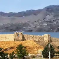 VIDEO Castelul Gaziantep s-a prăbușit, după cutremurul de 7,4 grade, care a lovit Turcia - Foto: montajTwitter/BNO News Live - Wikipedia/Acar