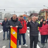 Primarul Clujului, Emil Boc, a inaugurat, alături de viceprimar și mai mulți oficiali din primărie, Podul Porțelanului. / Foto: captură video
