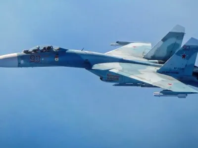 Un avion rusesc Su-27 a lansat o rachetă lângă un avion RAF/foto: forces.net