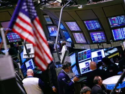 „Cineva tocmai s-a îmbogăţit considerabil” - tranzacţii de 580 de milioane de dolari, înainte ca Trump să facă anunțul