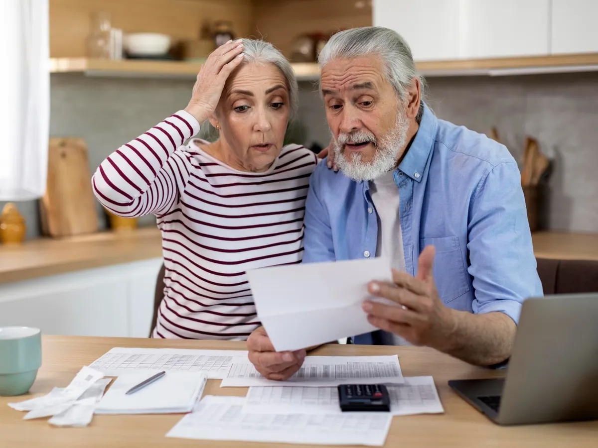 Pensionari supărați la pensie - Foto: Freepik