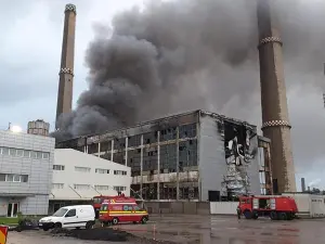 Peste 500 de tone de deşeuri periculoase şi nepericuloase, arse la Brazi. Foto ISU Prahova