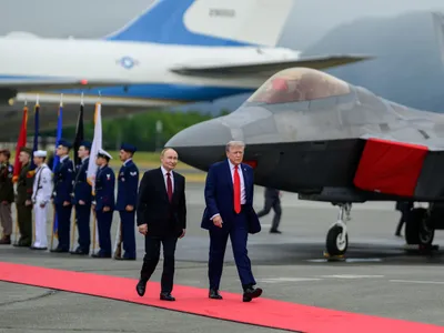 În timp ce Trump i-a pus covorul roșu lui Putin, Rusia a atacat Ucraina cu 85 de drone și o rachetă - Foto: Profimedia Images