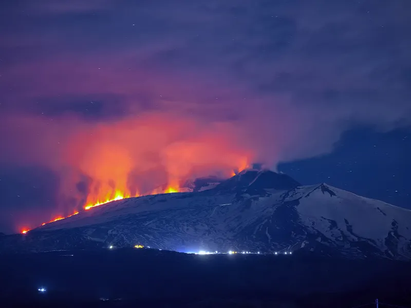 Topirea gheţarilor ar putea declanşa erupţii vulcanice în diferite puncte de pe glob l - Foto: Profimedia images