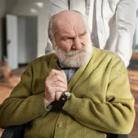 Cu ce pensie rămâi după ce plătești impozit și CASS? Pierzi și 700 lei. Care e formula de calcul? Foto: Freepik (fotografie cu caracter ilustrativ)