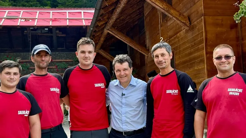 Președintele Nicușor Dan, întâlnire cu salvamontiștii - Foto: Salvamont