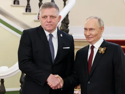 Robert Fico și Vladimir Putin - Foto: Profimedia images