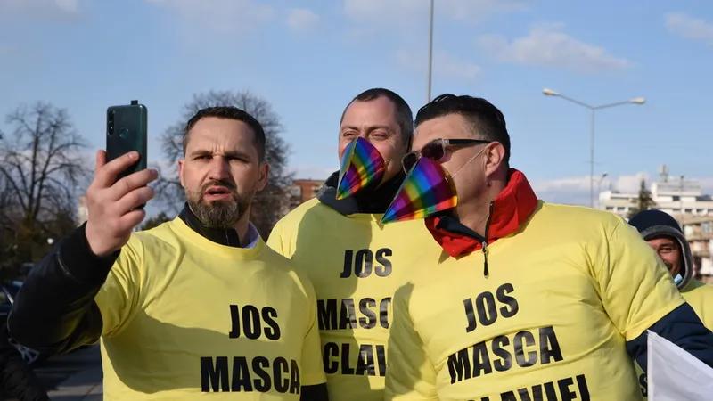 Fost deputat AUR, condamnat penal, îndeamnă la nepurtarea măștii, în proteste de stradă