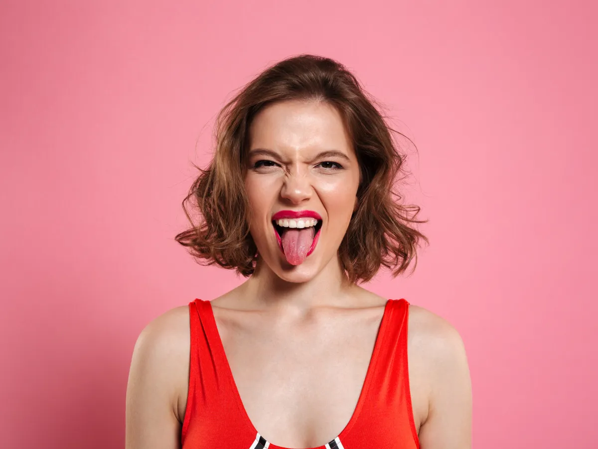 Culoarea limbii îți arată ce boală poți avea. Vezi care sunt indiciile care te trimit la medic