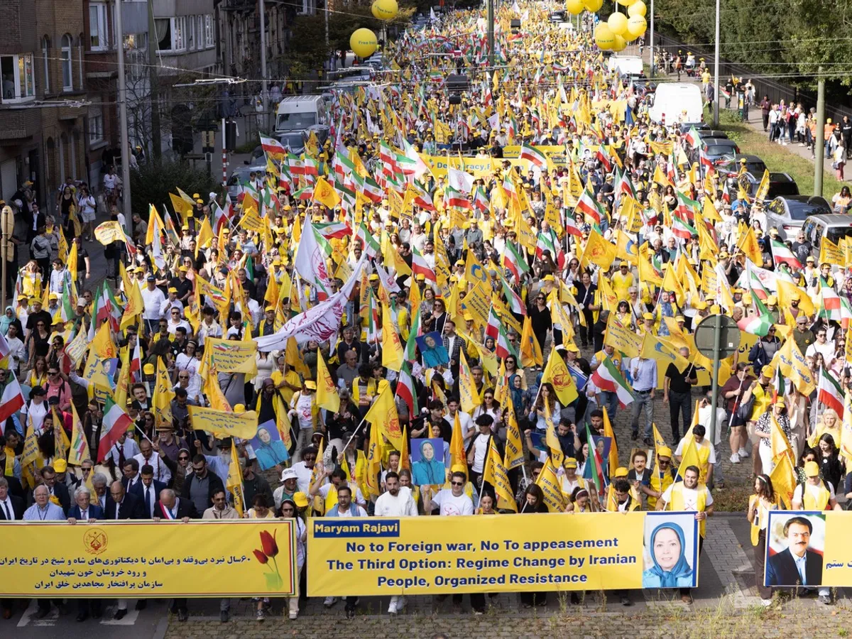 EXCLUSIV Rezistența Poporului din Iran: Fără Șah, fără mullahi! Tinerii își riscă viața pentru democrație