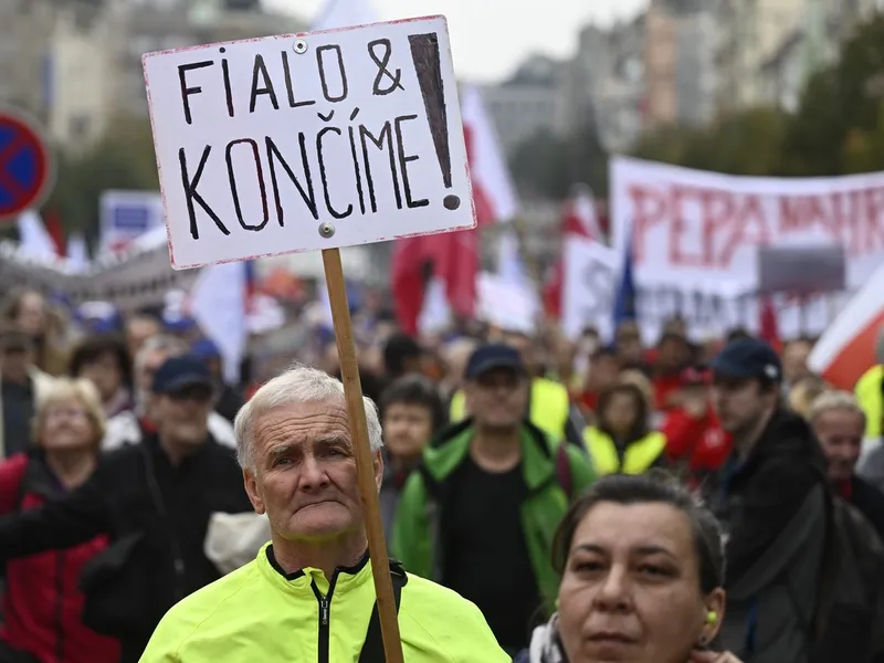 Demonstranții au ieșit pe străzile din Praga la chemarea sindicatelor - Foto: Profimedia Images