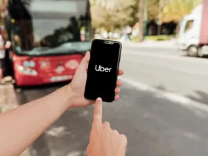 Tânără de 19 ani hărțuită sexual de un șofer Uber a ajuns la spital - Foto: Freepik (cu rol ilustrativ)