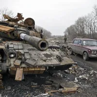 Statul Major General al Ucrainei: Patru tancuri rusești au fost distruse în apropiere de Harkov/FOTO: The Guardian