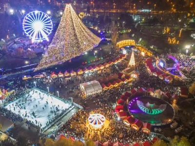 Se deschide primul Târg de Crăciun din București într-un un peisaj de poveste din „căsuța Moșului” - Foto: Facebook/ Primaria Sector 6