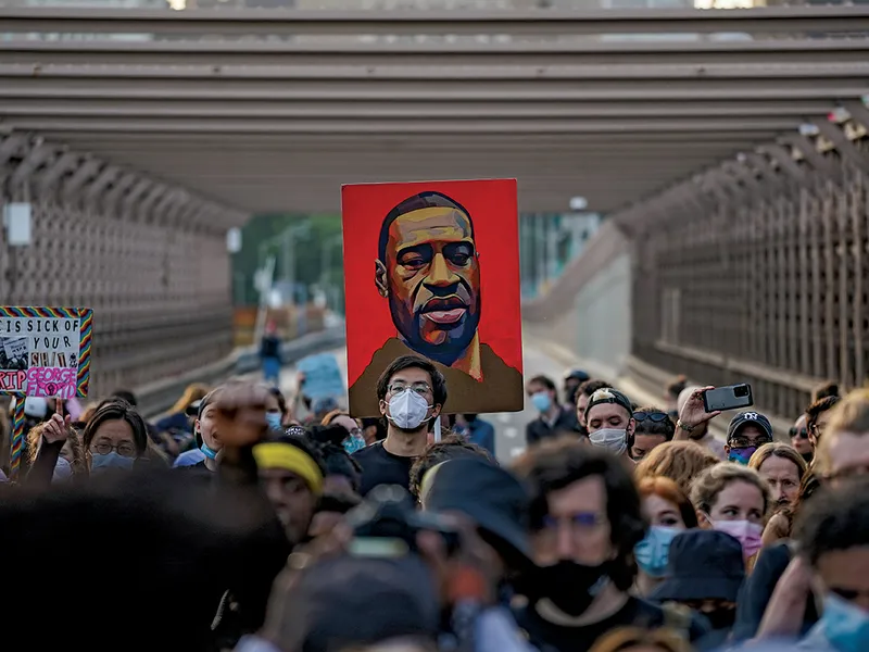 FACEȚI CEEA CE TREBUIE Manifestanții cer reforma poliției la prima comemorare a uciderii lui George Floyd. Lee spune despre America tinereții sale și cea de acum: „Nu s-au schimbat prea multe“