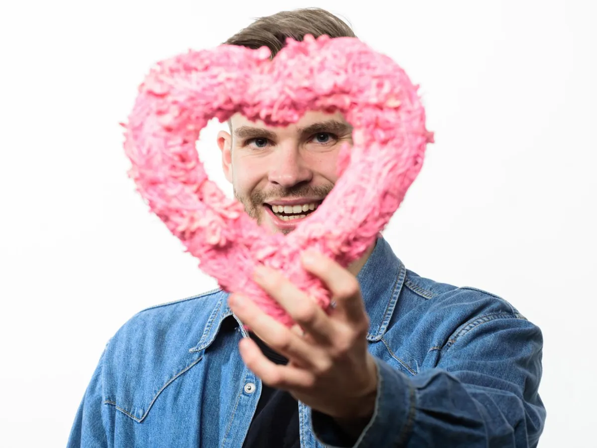 Român din Sălaj, reținut după ce a înșelat o femeie din SUA cu 283.000 de dolari în trei ani