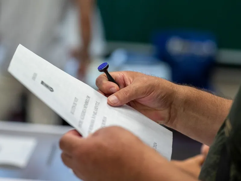 Care va fi ordinea de pe buletinele de vot din Diaspora. Există surprize - Foto: INQUAM PHOTOS/Virgil Simionescu