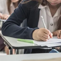 Prezență de 97% la prima probă, 63 de elevi eliminaţi pentru tentativă de fraudă. / Foto: europafm.ro
