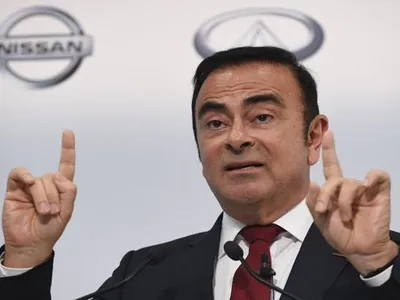 Ghosn este acuzat că a folosit banii companiei în interes personal și că și-ar fi subestimat veniturile în declarațiile financiare.